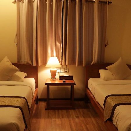 Six Stars Guest House Nyaung-U Extérieur photo